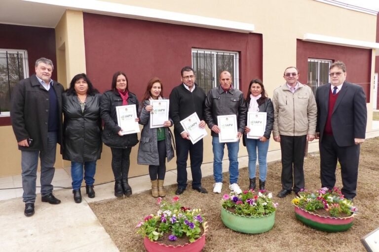 Se entregaron nuevas viviendas del IAPV en Conscripto Bernardi
