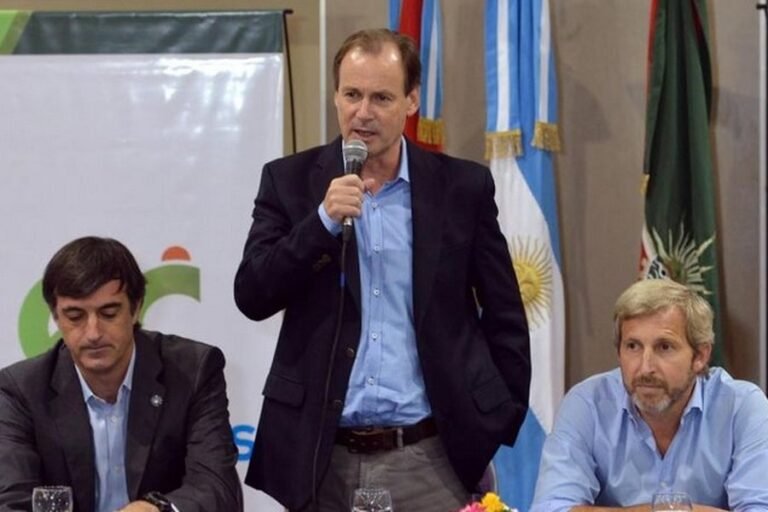 Bordet criticó a Frigerio: «La doble vía de Oro Verde a Paraná la paga la provincia»