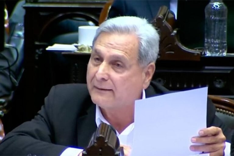 Solanas: «Marcos Peña desconoce u oculta lo que pasa en Entre Ríos»